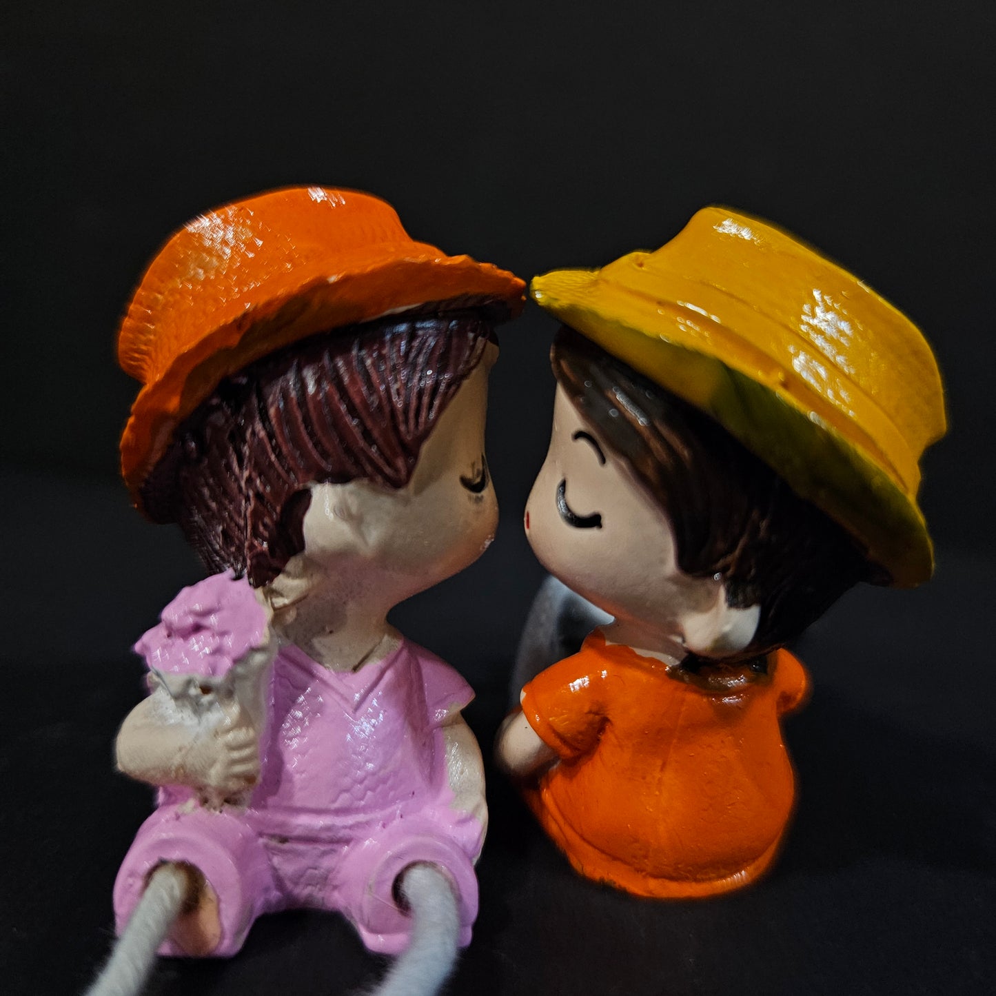 Decorative Miniature Romantic Love Kissing Couple Showpiece Decoration Items Birthday Wedding Gift for Husband Wife
