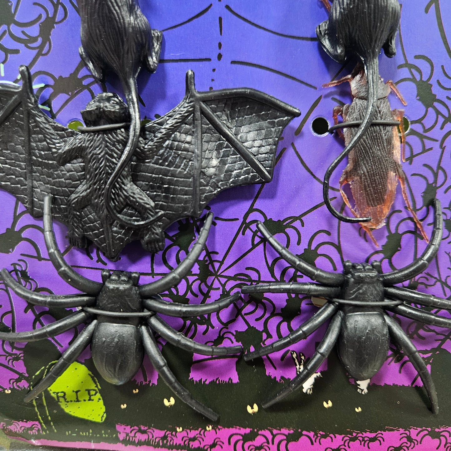 Halloween 6pcs set haveing 2spider,2Rats,Bat &Cockroch to Bring Halloween Vibes in your Home & Garden