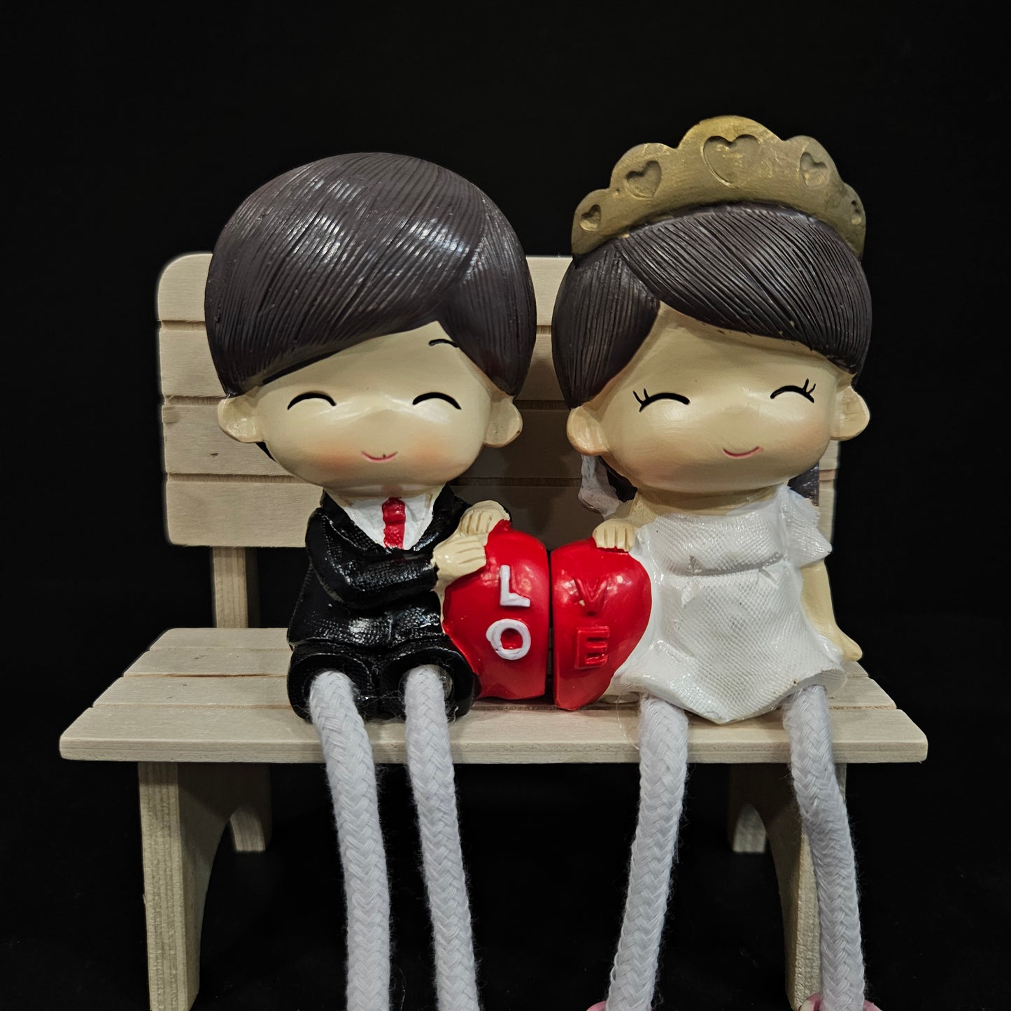 The Modern Soul love Special Cute   couple on wooden bench