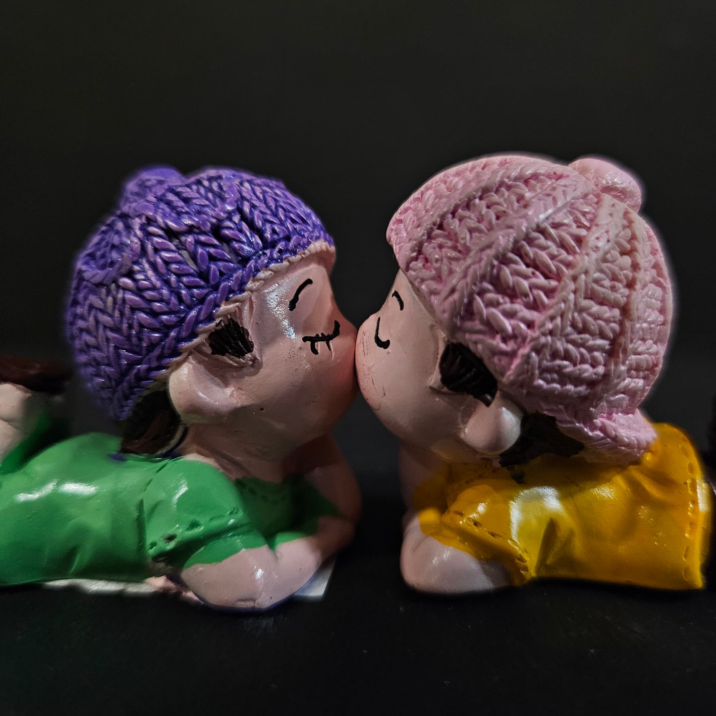 Decorative Miniature Romantic Love Kissing Couple Showpiece Decoration Items Birthday Wedding Gift for Husband Wife