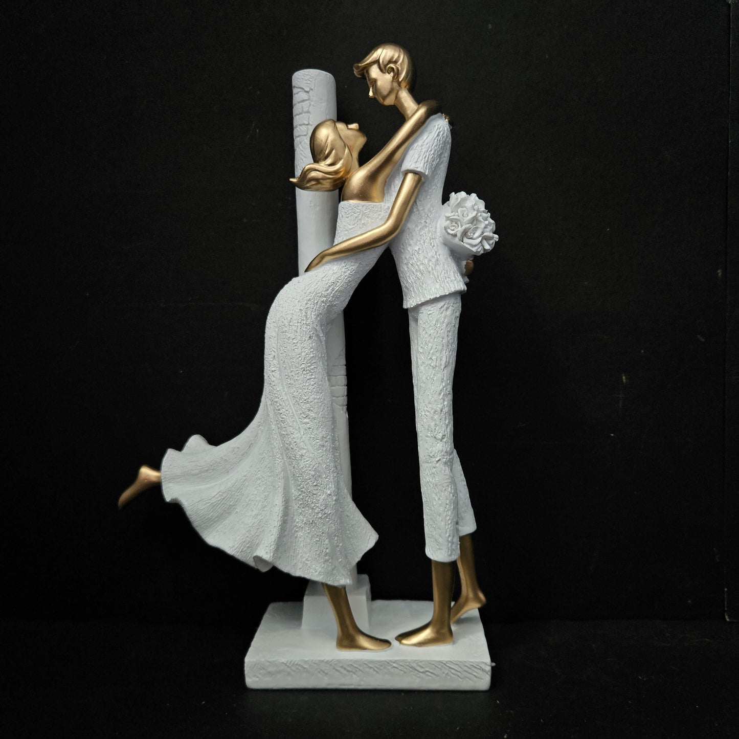 Romantic Couple showpiece Love Couple Statue |Valentine Day Romentic Love Couple Statue for Home Decor Showpieces | Best Gift for Valentines