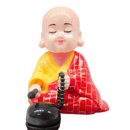Solar Little meditating Monk, Outstanding Gift Nod and Swing Monk Display Excellent Workmanship Cute Decoration with Solar Light Receiving Panel for Car Dashboard