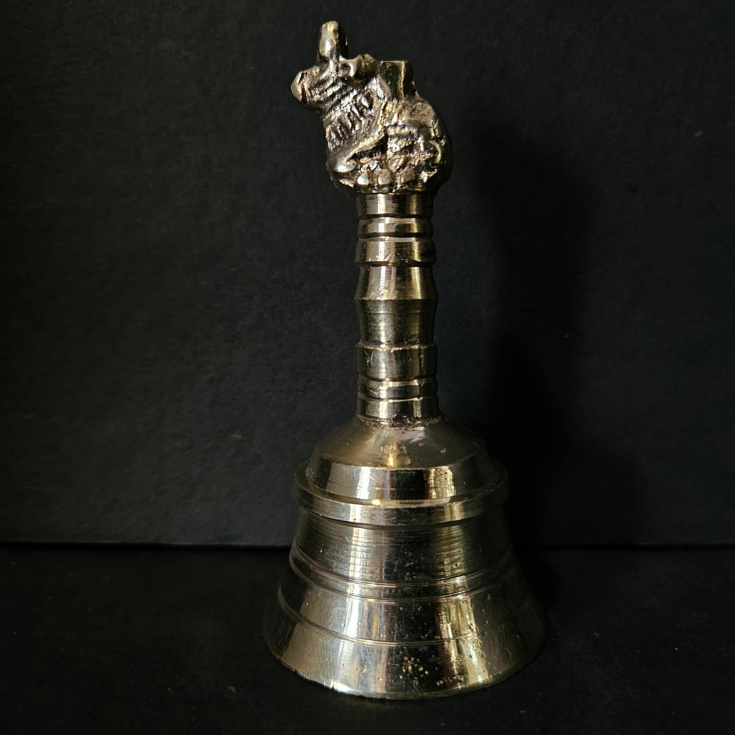 Divya Mantra Ghanti for Pooja Brass Hand Bell Mandir Nandi Ghanta Pital Metal Ganta Temple Ghar Decorative Items Home Decoration Vintage Decor Antique Decorations Handicraft Bells