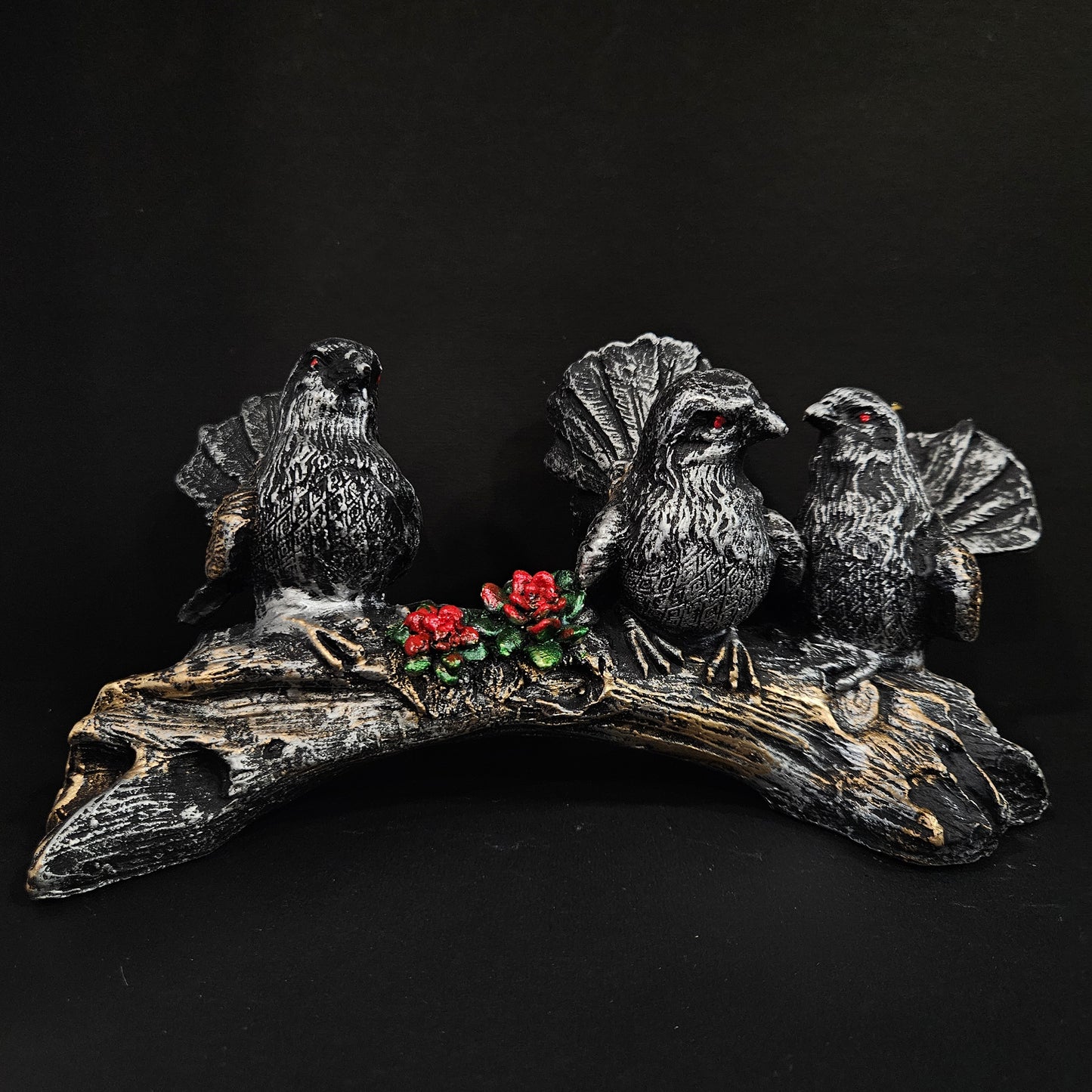 Attractive pigeons on stems with elegant look Showpiece Figurines for home Decor