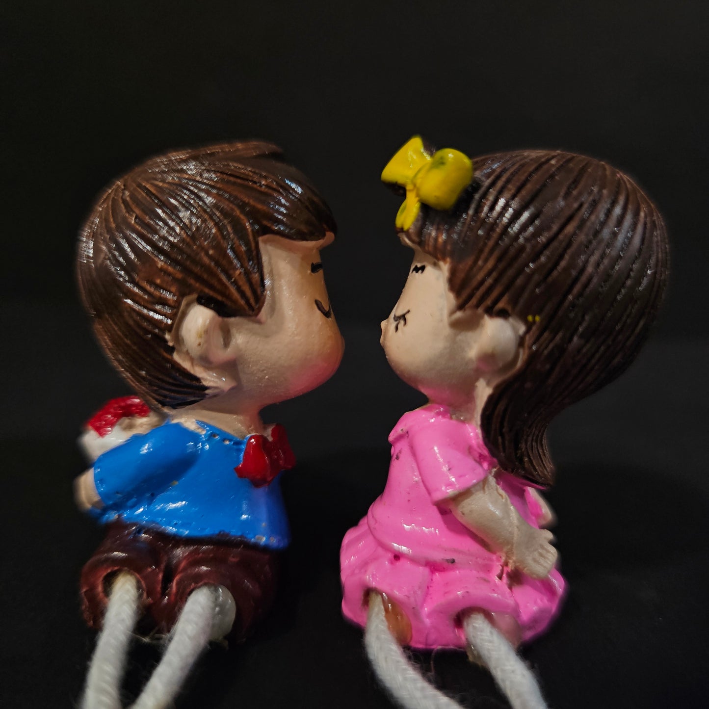 Decorative Miniature Romantic Love Kissing Couple Showpiece Decoration Items Birthday Wedding Gift for Husband Wife
