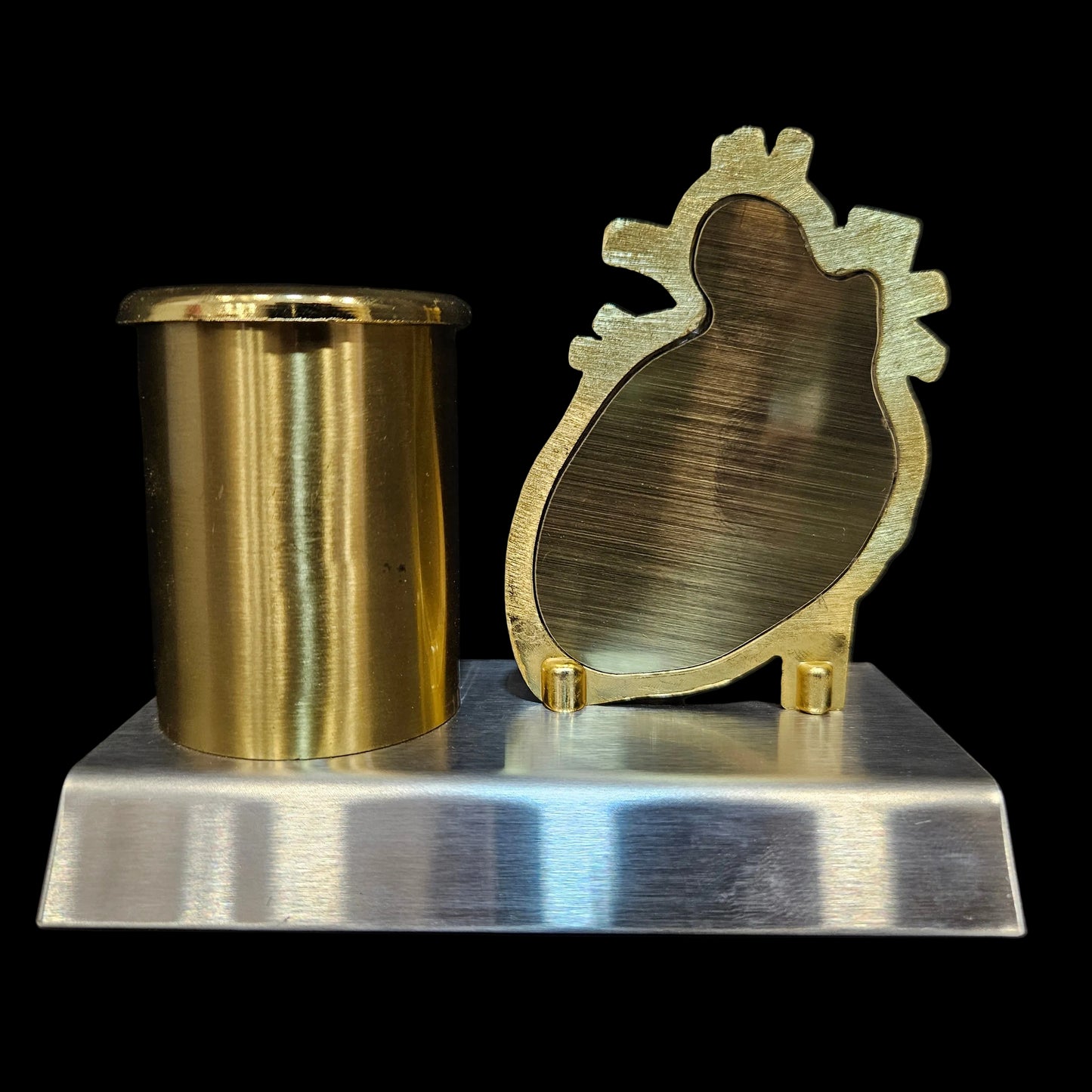 Metal Golden Heart Pen Stand,with Heart 3D heart for Doctor's Table