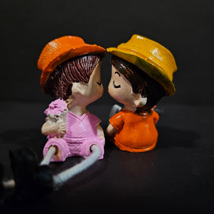 Decorative Miniature Romantic Love Kissing Couple Showpiece Decoration Items Birthday Wedding Gift for Husband Wife