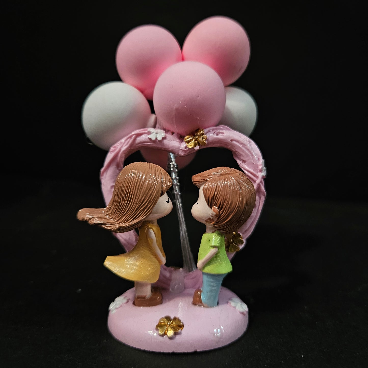 Miniature Statue with kissing Couples, Balloons & Heart Decorative Showpiece Gift for Him Her Anniversary Wedding Birthday