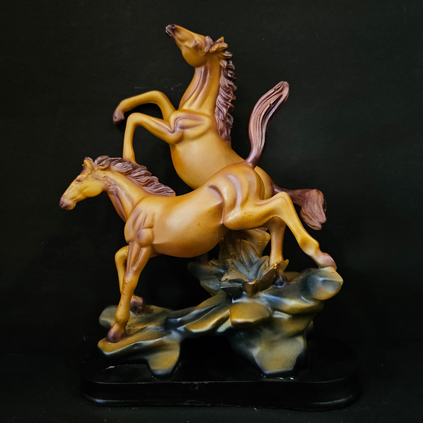 Standing On Mountain Horse Showpiece Vastu Fengshui Figurine Home Decor Items Decorative Showpiece