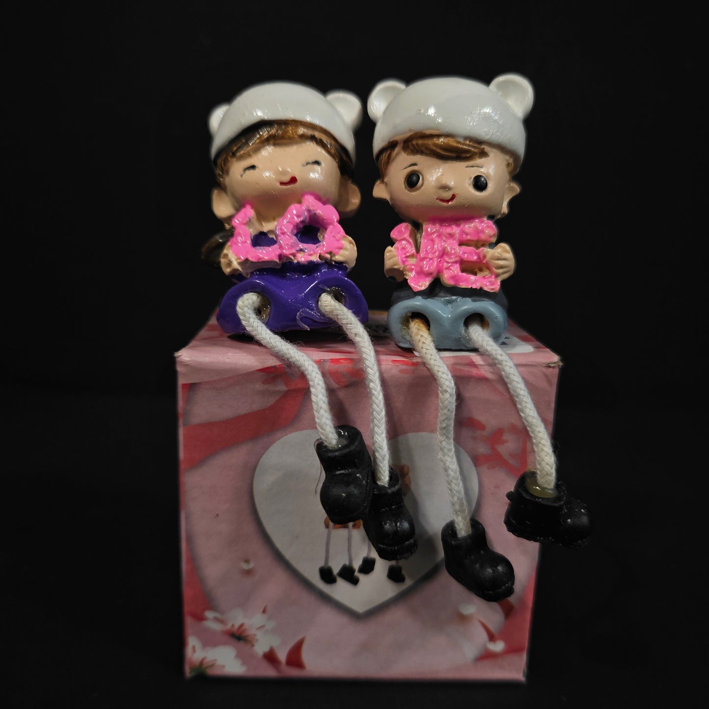 Decorative Miniature Romantic Love Kissing Couple Showpiece Decoration Items Birthday Wedding Gift for Husband Wife