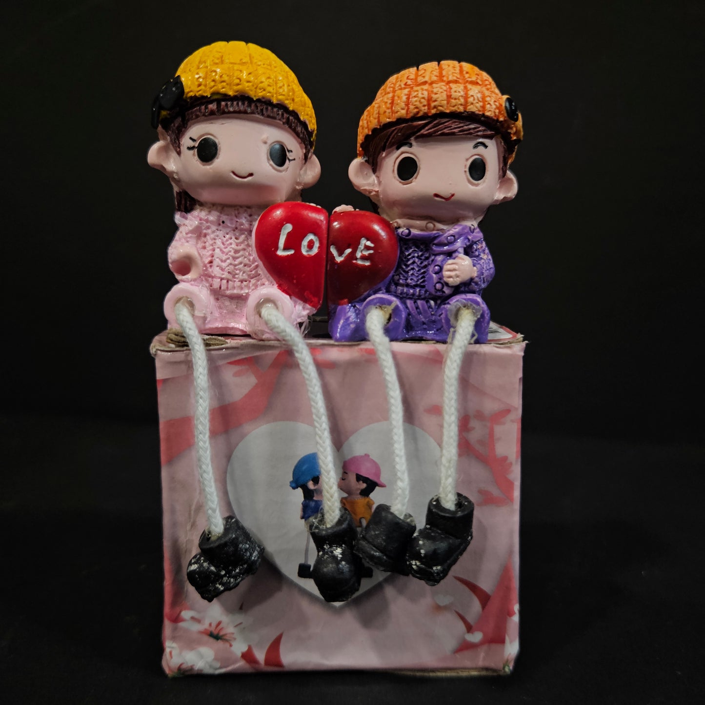 Decorative Miniature Romantic Love Kissing Couple Showpiece Decoration Items Birthday Wedding Gift for Husband Wife