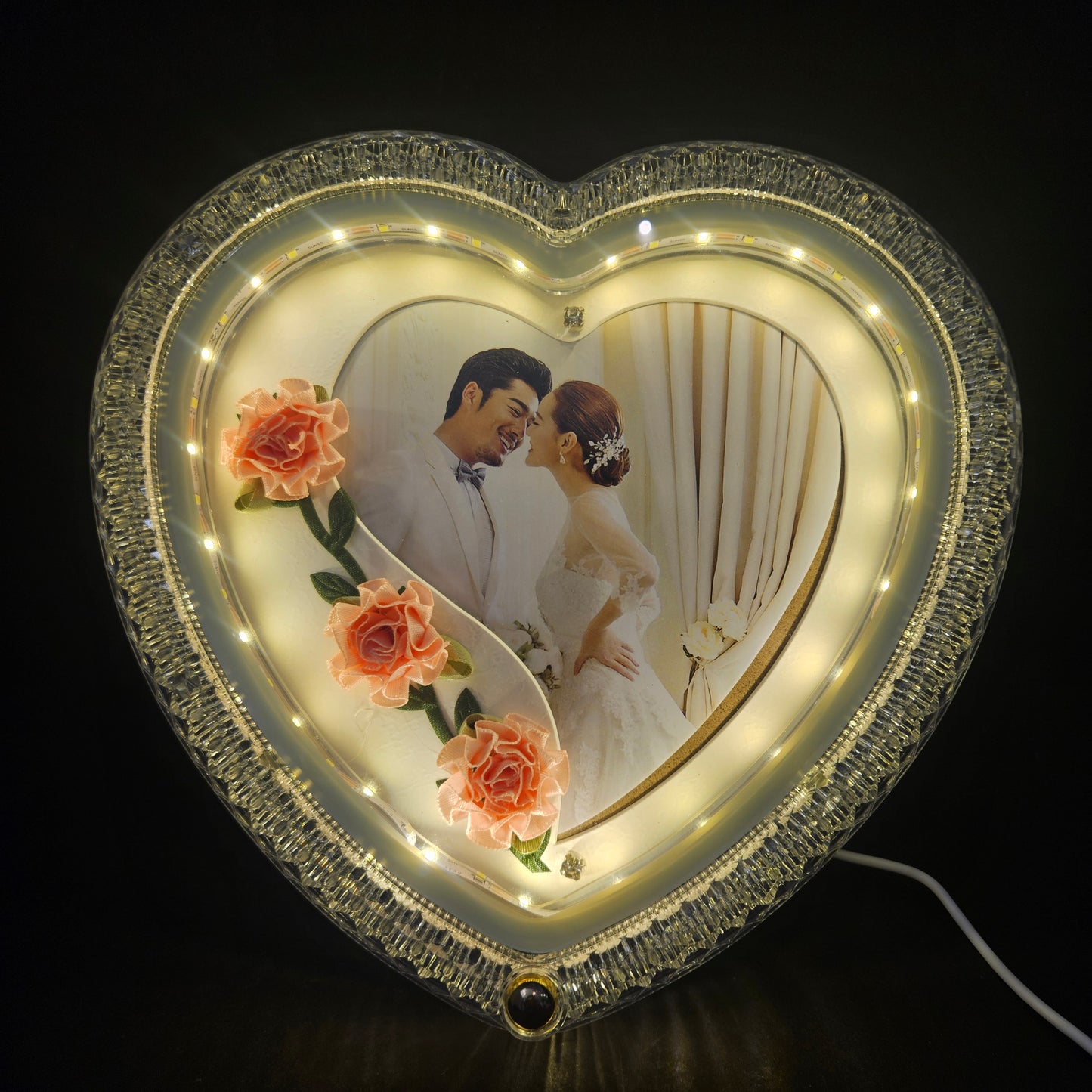 Photo Frame with Pearl Brooch Decoration, USB Powered, Heart-Shaped Pink Border, Modern Digital Display