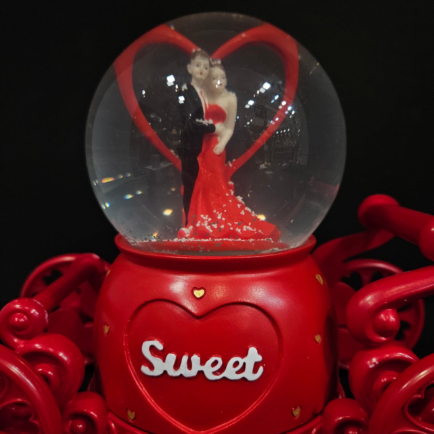 Snow Globe Music Box for Girls, Snow Globes for Girls Color Changing Lights Snowglobe Musical Box for Women Kids Mom Daughter Birthday Christmas Mother's Day Valentine Gifts
