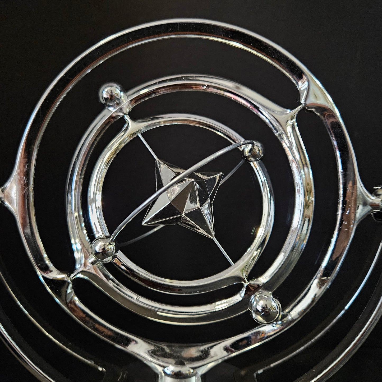 Amazing Orbital Revolving Gadget Perpetual Motion Desk Art Toy Office Decor