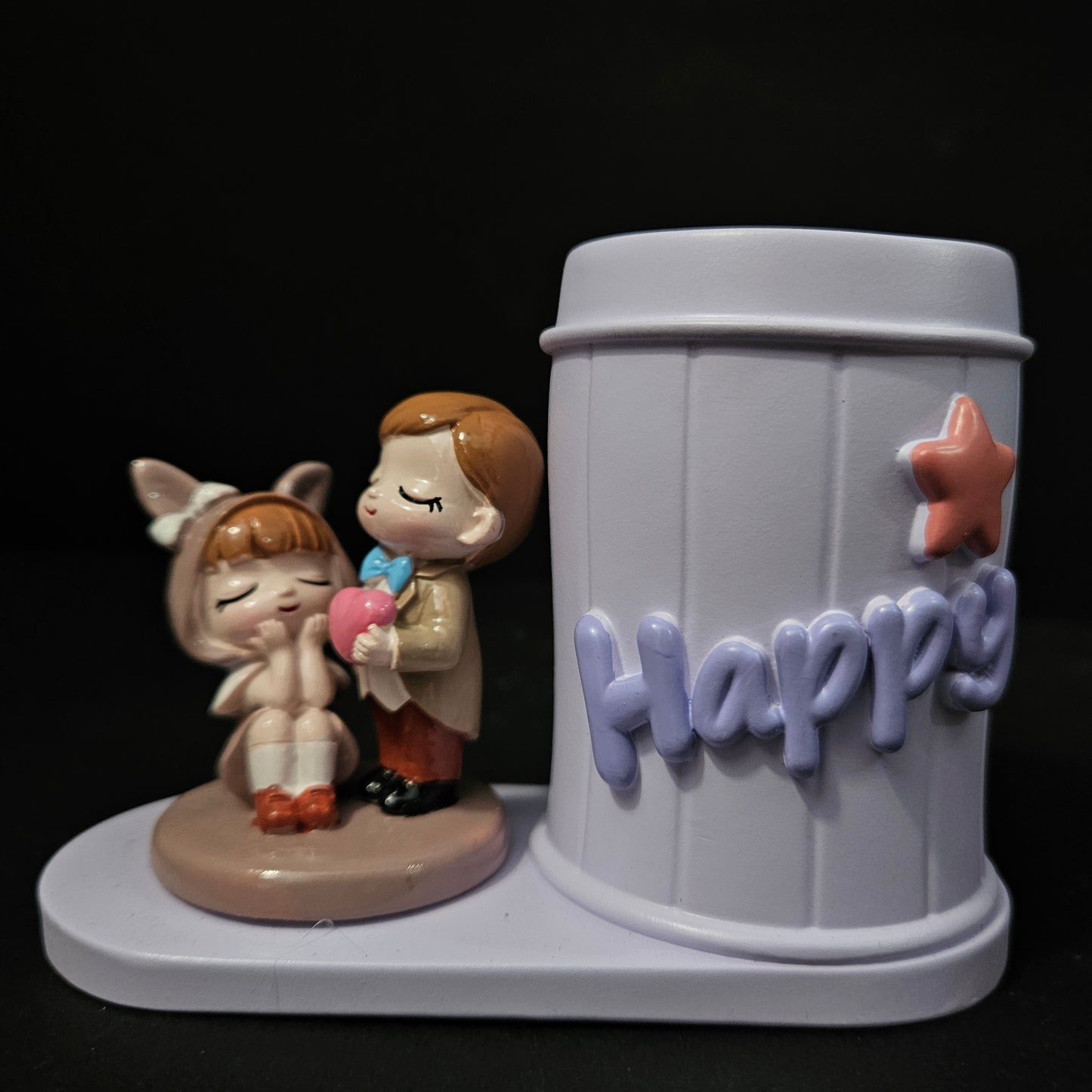 Happy Pen Stand with couples holding heart Valentine Gift for Girlfriend Boyfriend Wife Husband-Romantic Couple Miniature Statue Decorative Showpiece