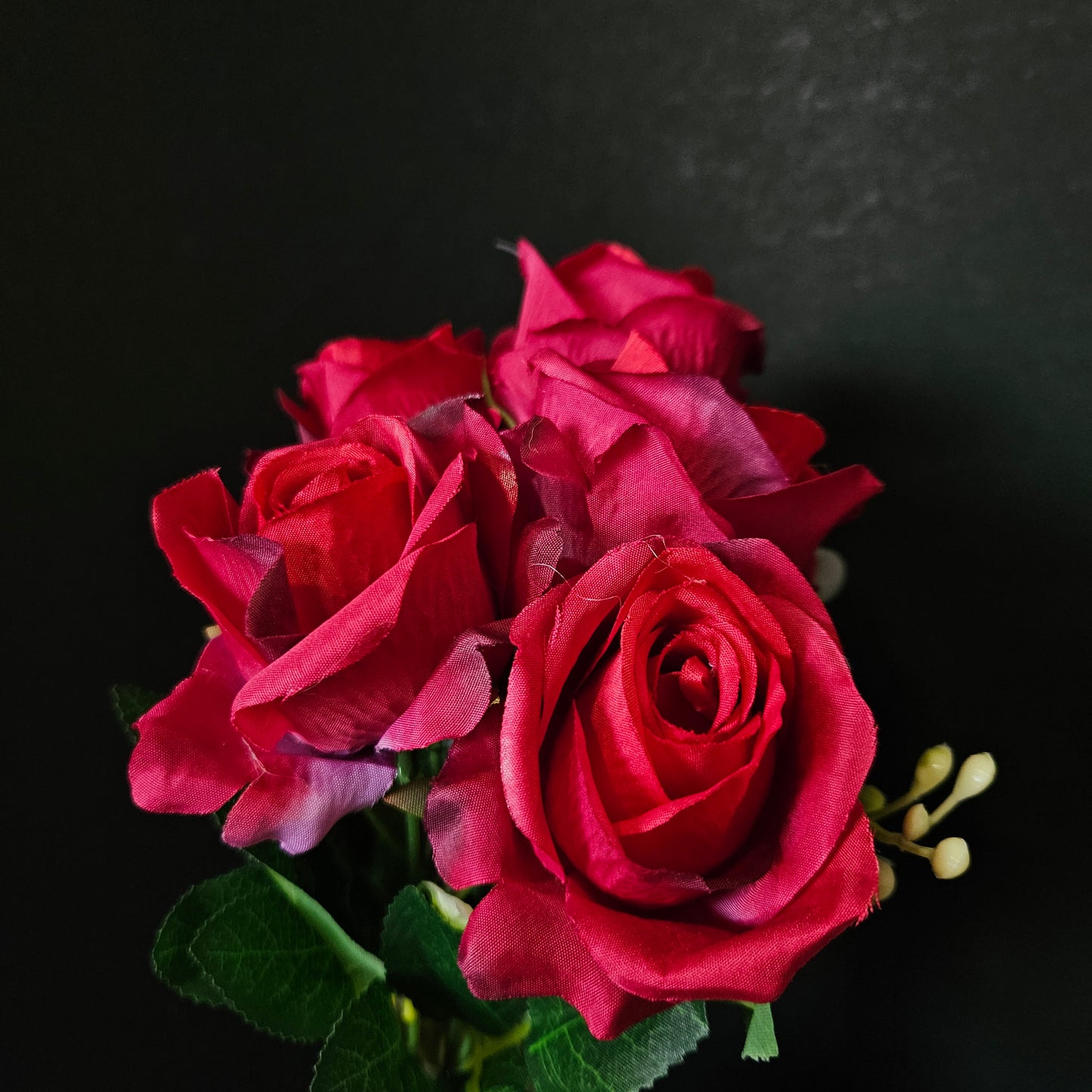 Artificial banquet rose Floweral bunch to bring attractive & romantic look to your home and living area