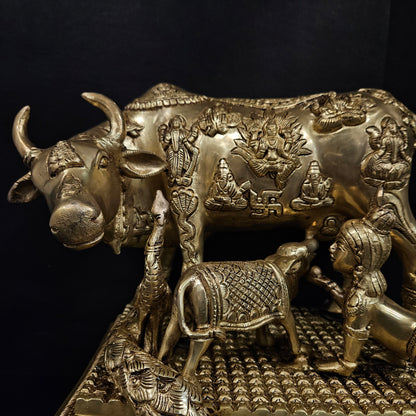 Kamdhenu Cow with Calf Vastu Laddu Gopal Murti in Brass Cow Statue for Janmashtami, Pooja, Mandir, Temple, Home Decoration, Gifting, Vastu