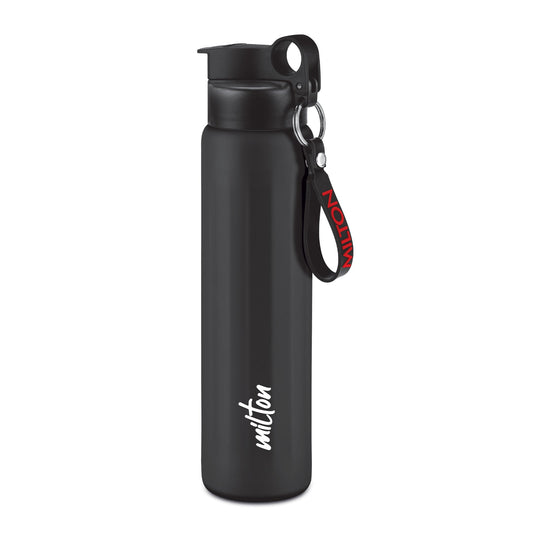 Maverick Bottle 800 (Milton) User-friendly design & spill-proof spout lid
