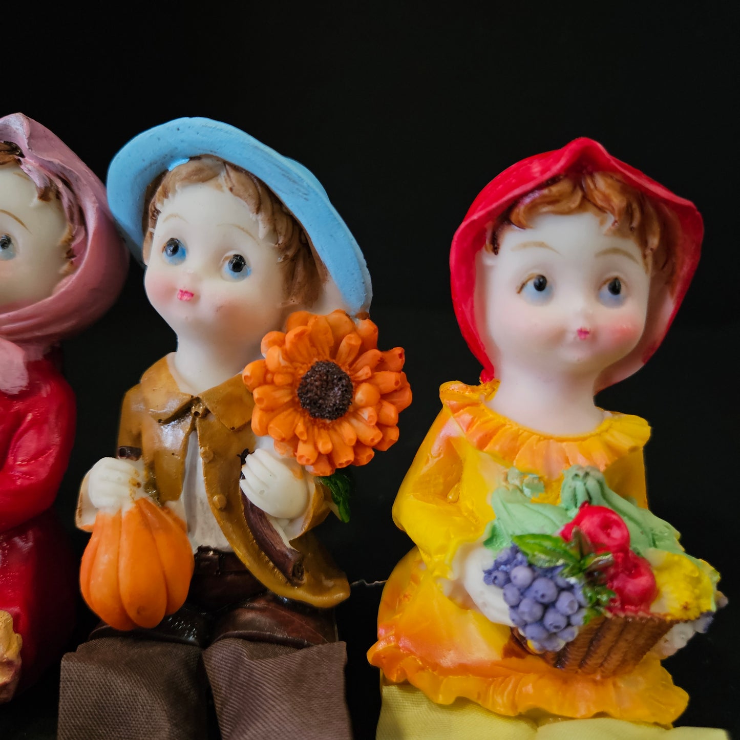 Set of 4 Kids Love couple Statue - Handicraft Decorative Home Interior & Table Decor Figurine / Marriage Wedding Anniversary Antique Gift item Decorative Showpiece