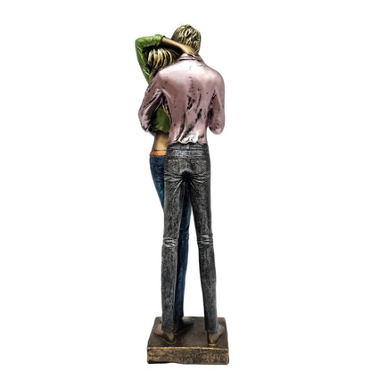 Antique-style resin figurine depicts a romantic couple in a hug,Showpiece Figurine home decoration or gifting
