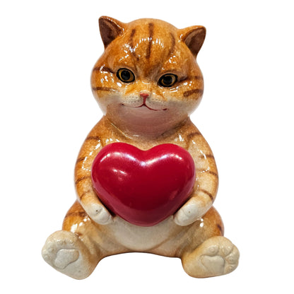 Polyresin Kitten Heart Statue Showpiece for Home Decor and Gifting