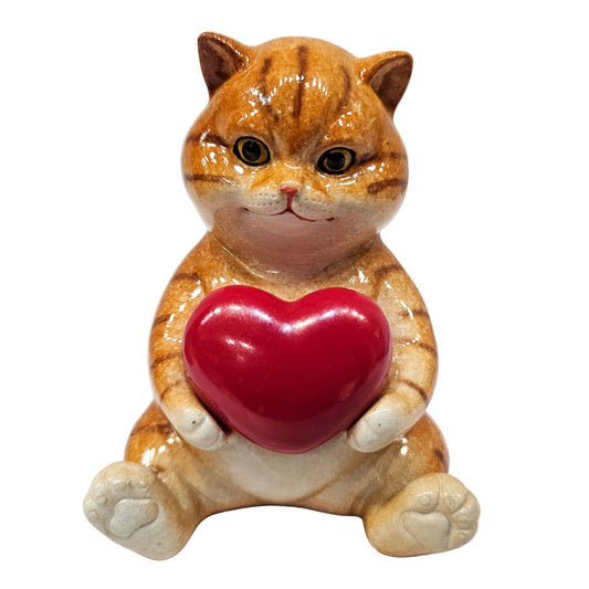 Polyresin Kitten Heart Statue Showpiece for Home Decor and Gifting