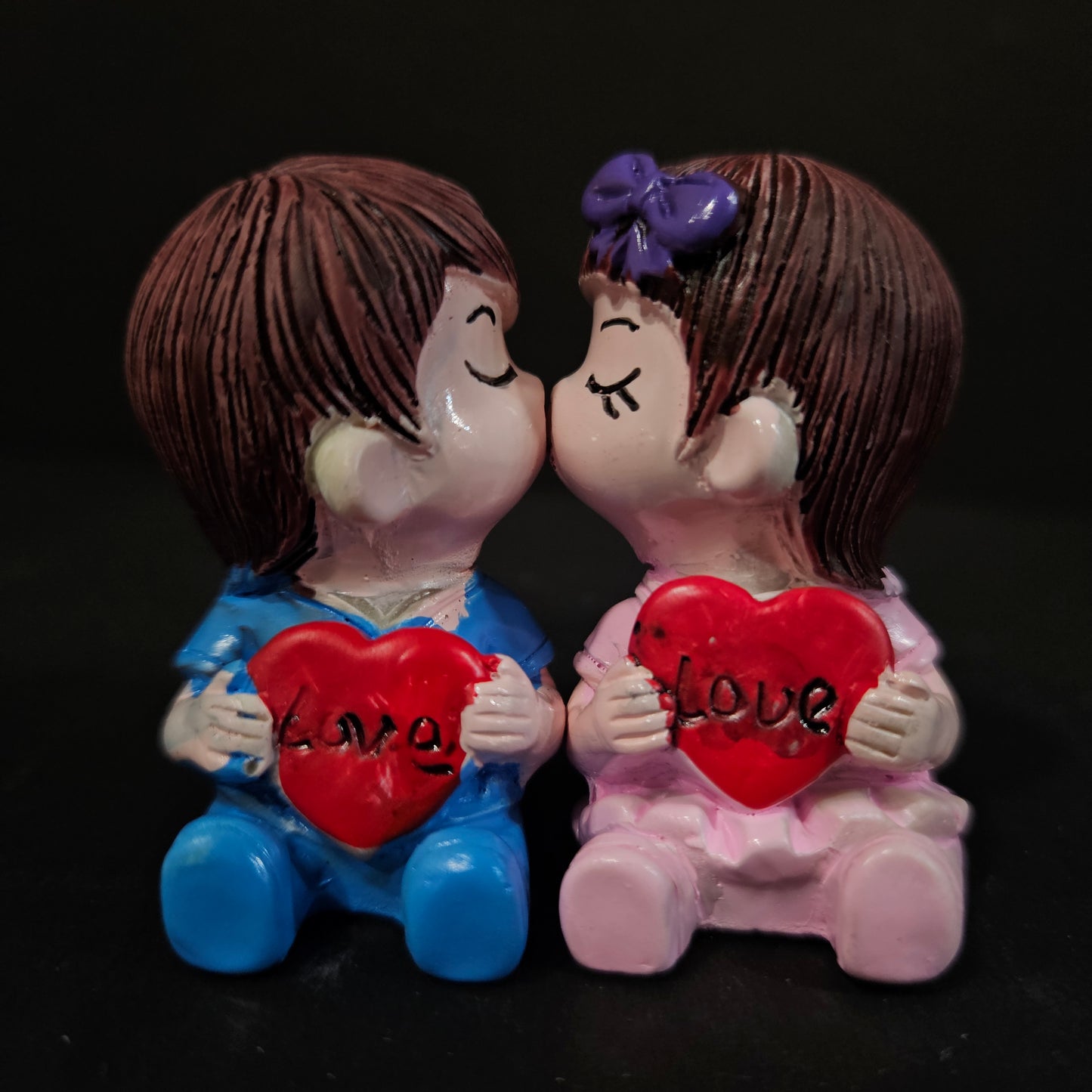 Decorative Miniature Romantic Love Kissing Couple Showpiece Decoration Items Birthday Wedding Gift for Husband Wife
