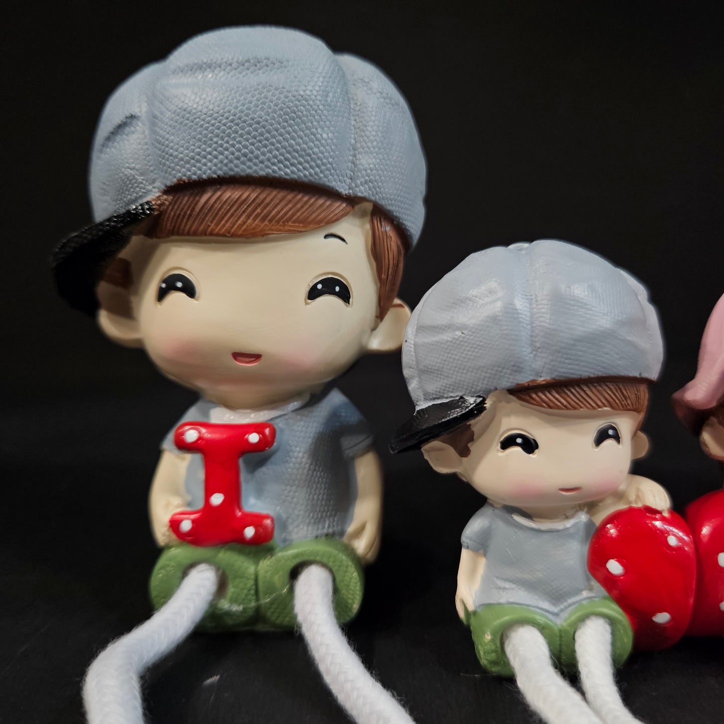 Cartoon Resin Outseam 4pieces set family Hanging Feet Doll Home Wall Decoration