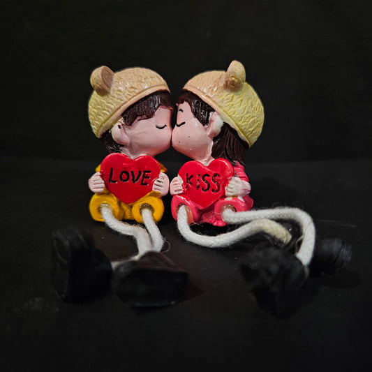 Decorative Miniature Romantic Love Kissing Couple Showpiece Decoration Items Birthday Wedding Gift for Husband Wife