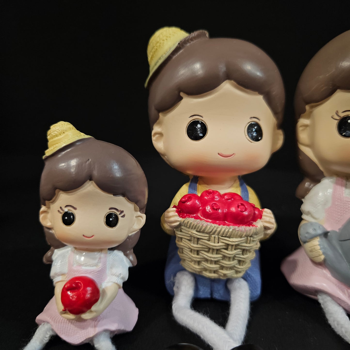 Cartoon Resin Outseam 4pieces set family Hanging Feet Doll Home Wall Decoration
