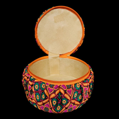Modern Round Handicraft jewellery or Bangle Box easy to Carry everywhere for women's gifting