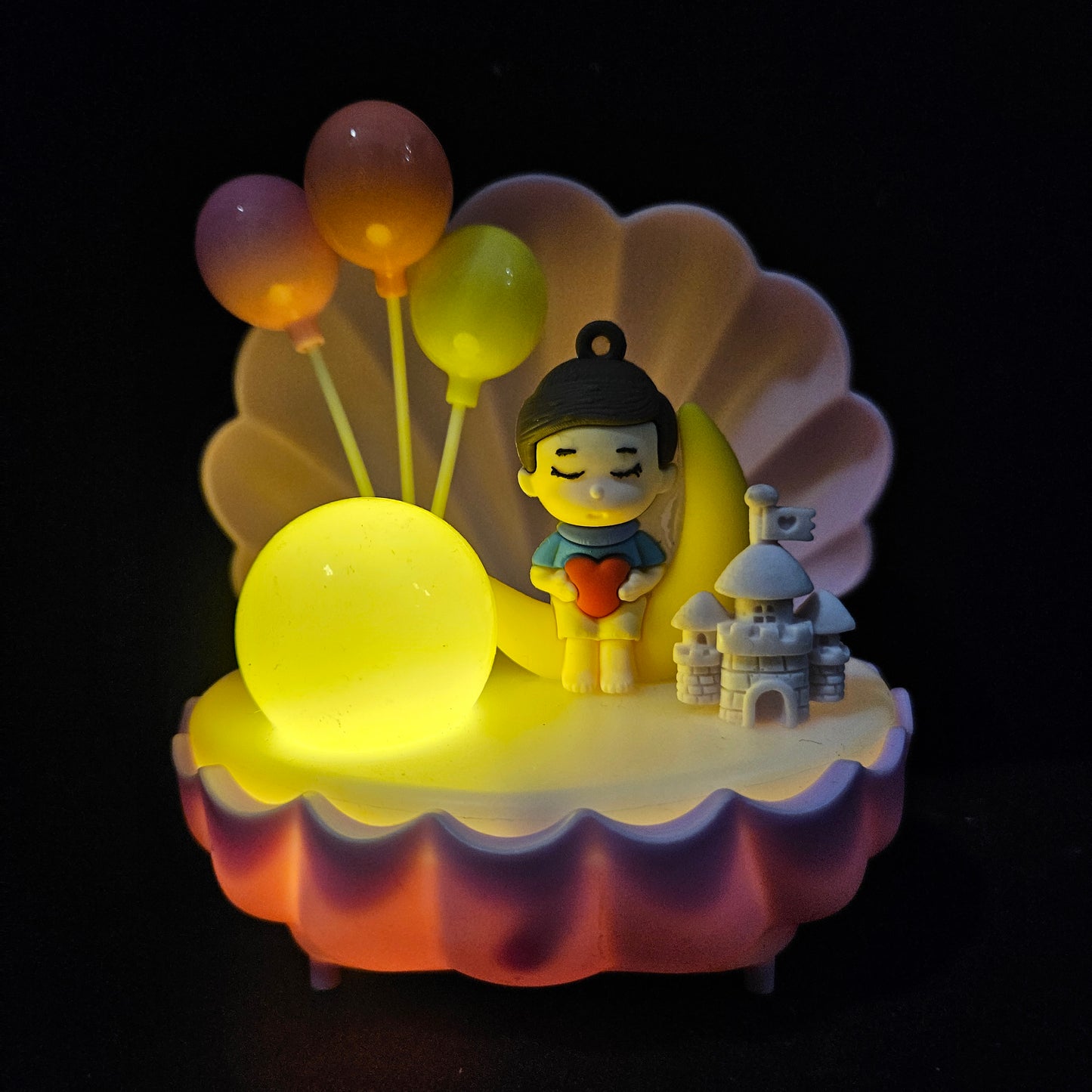 Sea shell Shaped lighting Showpiece Figurine for couple gifting