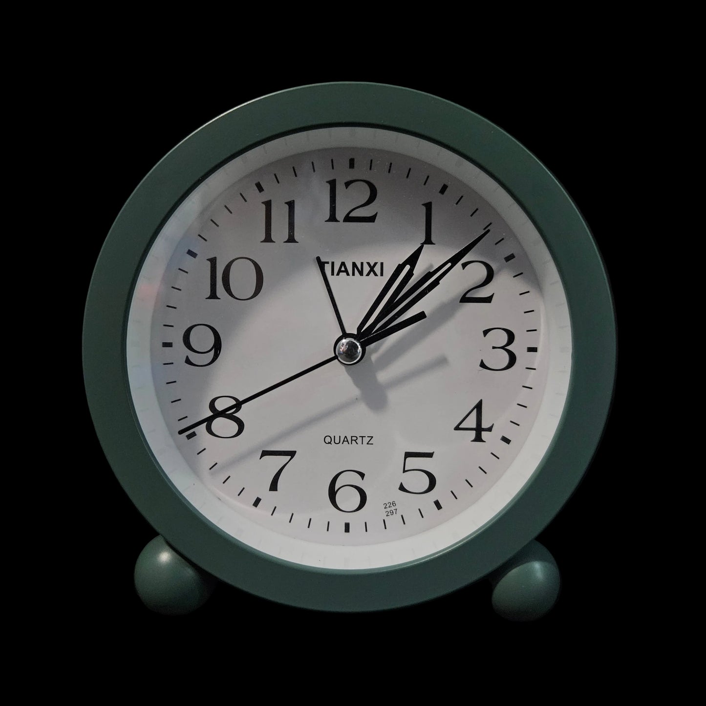 Simple Small Bedside Student & Office Desk Clock, Battery Operated Travel Kids Alarm Clock, Silent No Ticking Analog Quartz Kitchen Living Room Decorative Wall Clock