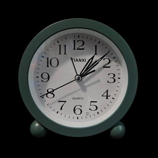 Simple Small Bedside Student & Office Desk Clock, Battery Operated Travel Kids Alarm Clock, Silent No Ticking Analog Quartz Kitchen Living Room Decorative Wall Clock