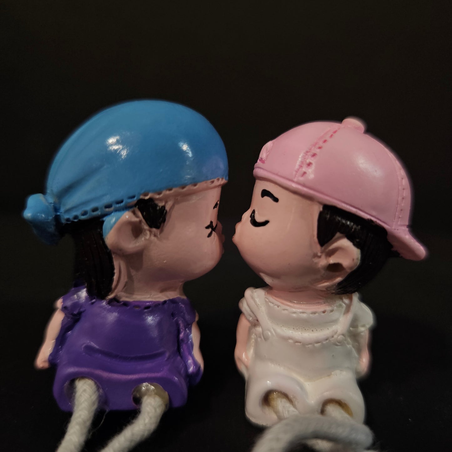 Decorative Miniature Romantic Love Kissing Couple Showpiece Decoration Items Birthday Wedding Gift for Husband Wife