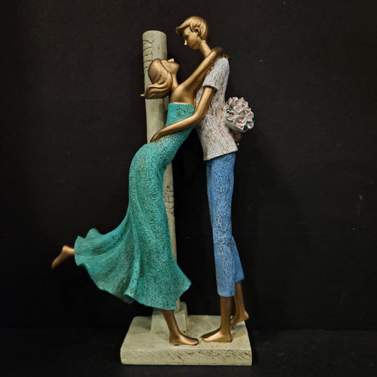 Romantic Couple showpiece Love Couple Statue |Valentine Day Romentic Love Couple Statue for Home Decor Showpieces | Best Gift for Valentines