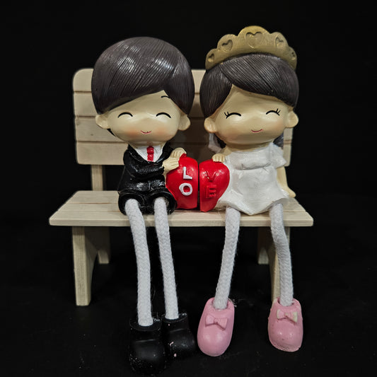 The Modern Soul love Special Cute   couple on wooden bench