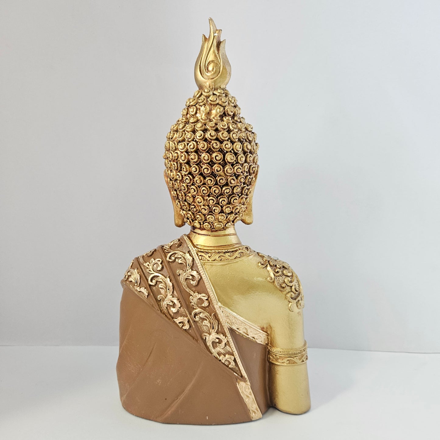 Beautiful Sitting Buddha with lotus flower Idol Statue for Home & Garden Beautiful Home Decor Items for Living Room