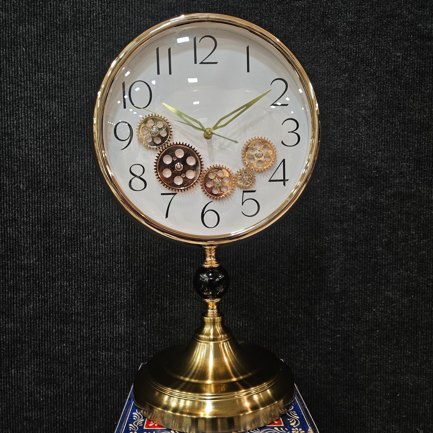 Silent Sweep Noiseless Technology Analog Wall Clock with gears Metal Golden 3D Numbers