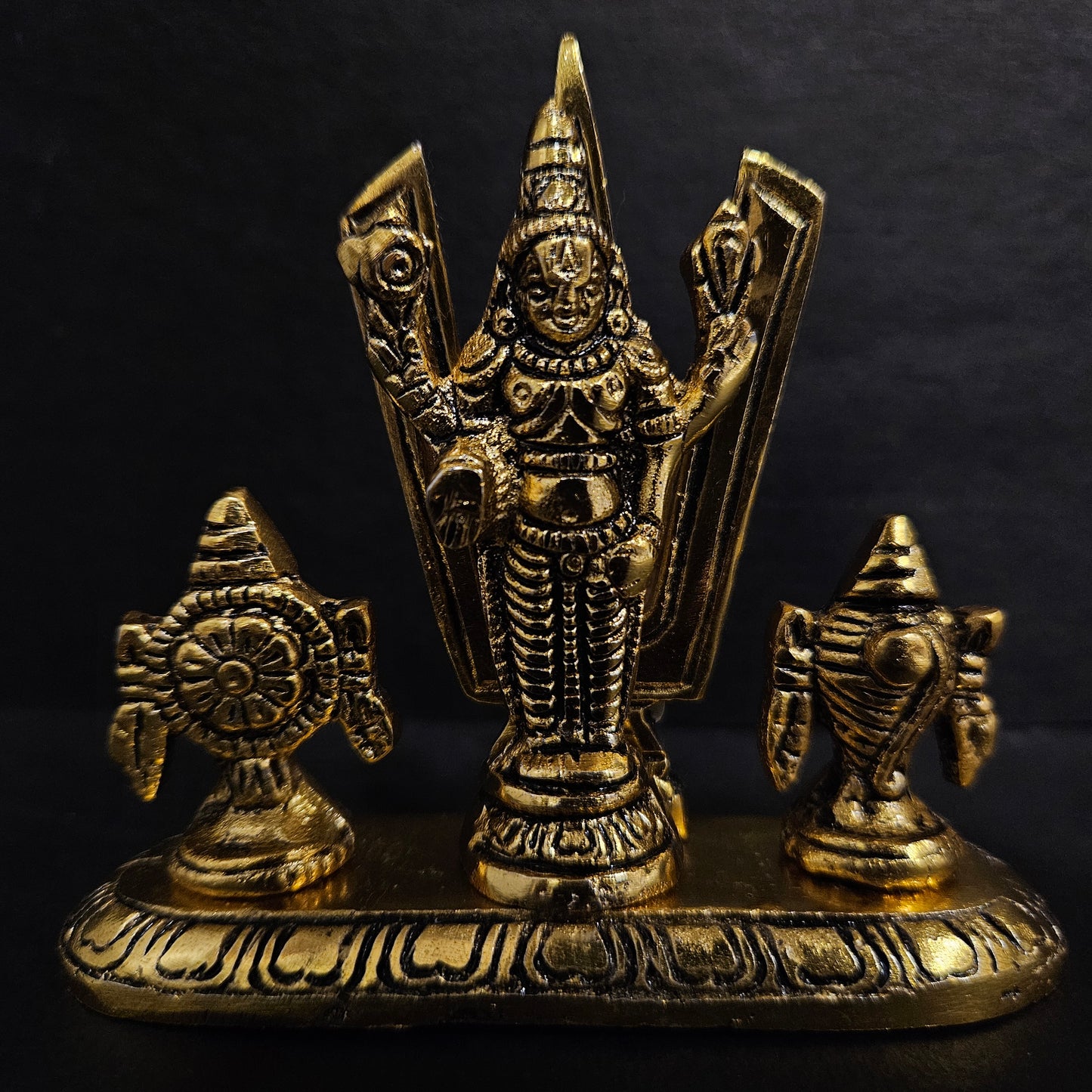 Shankh Chakra Stand Perumal Idol
Small Sangu Chakram Stand Tirupati Balaji
