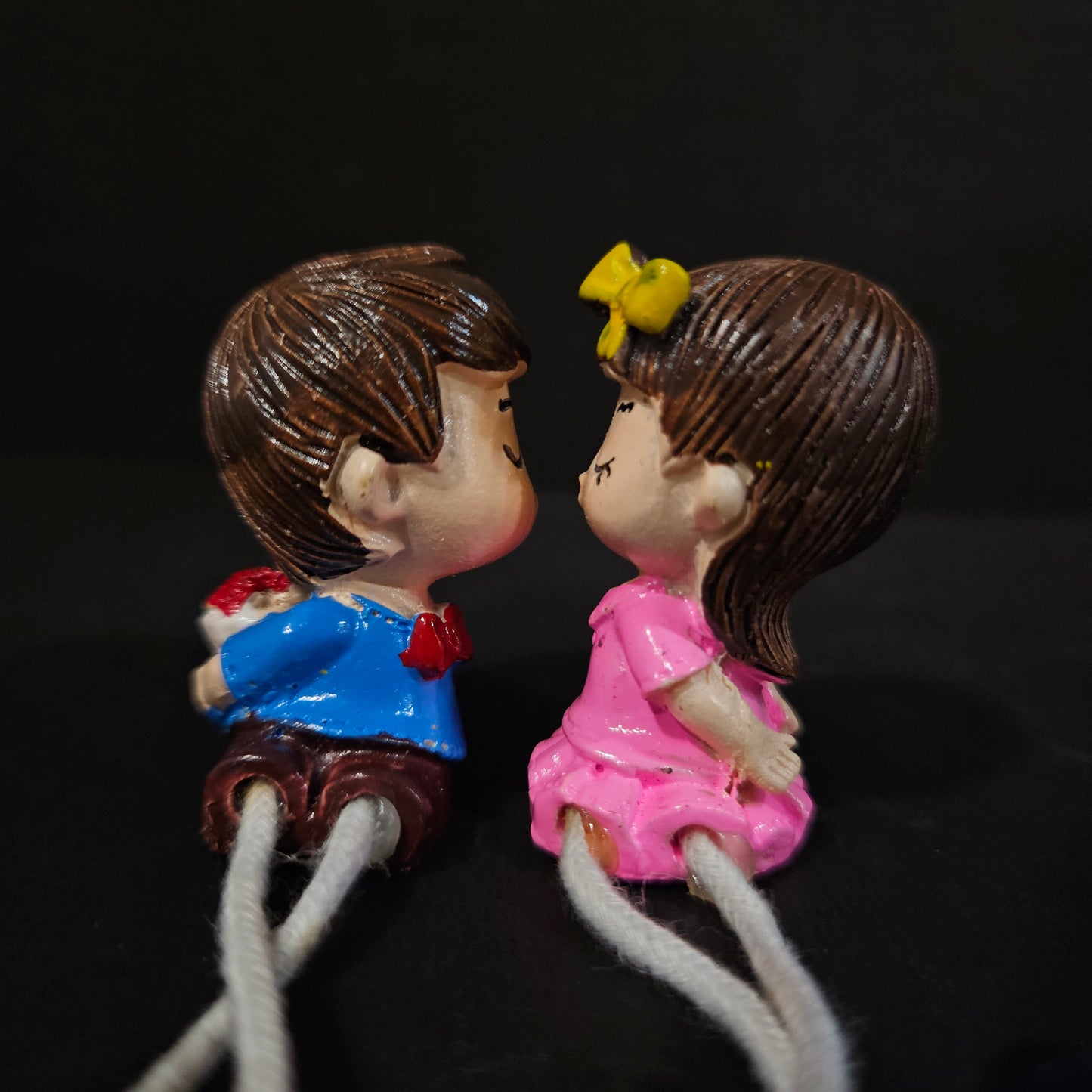 Decorative Miniature Romantic Love Kissing Couple Showpiece Decoration Items Birthday Wedding Gift for Husband Wife