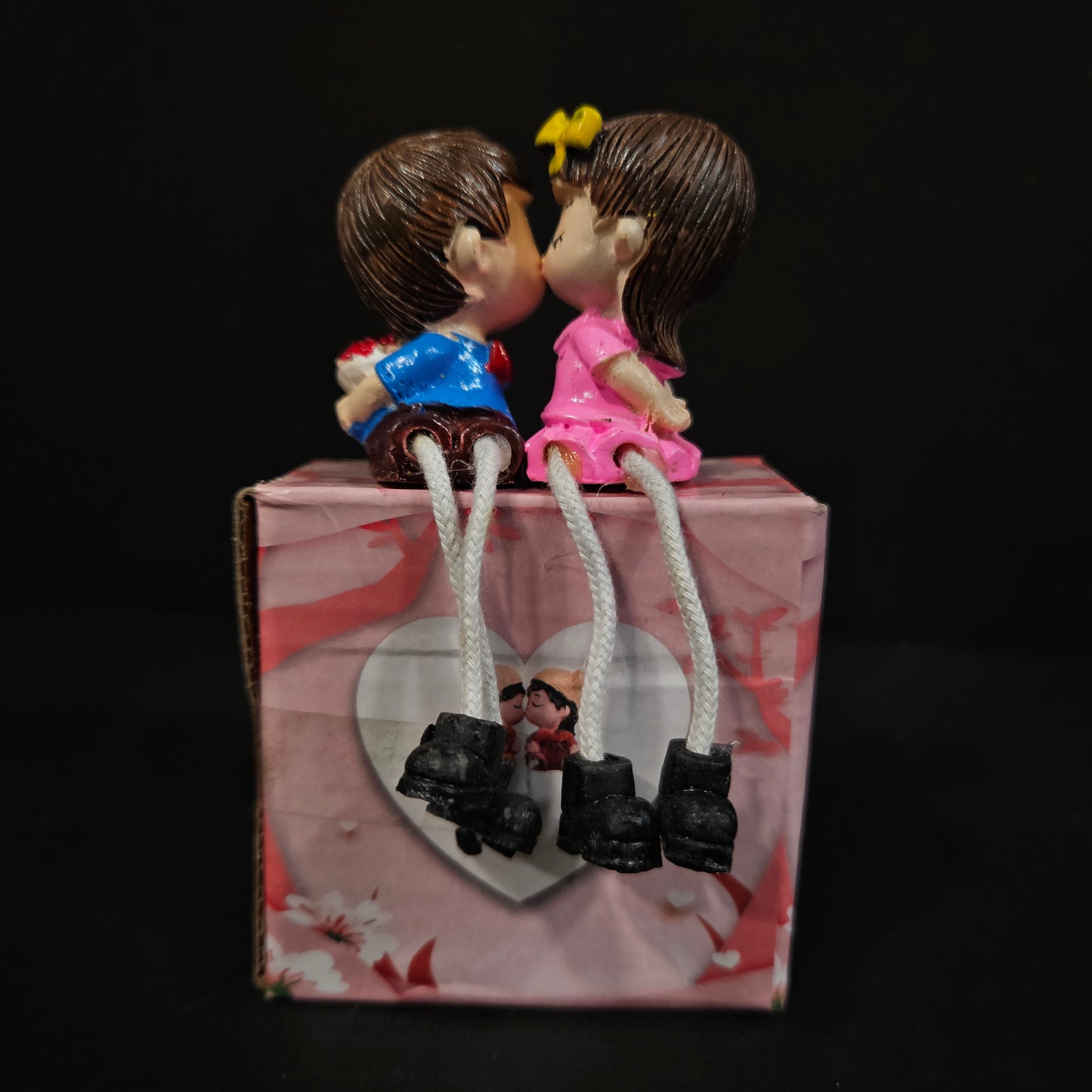 Decorative Miniature Romantic Love Kissing Couple Showpiece Decoration Items Birthday Wedding Gift for Husband Wife