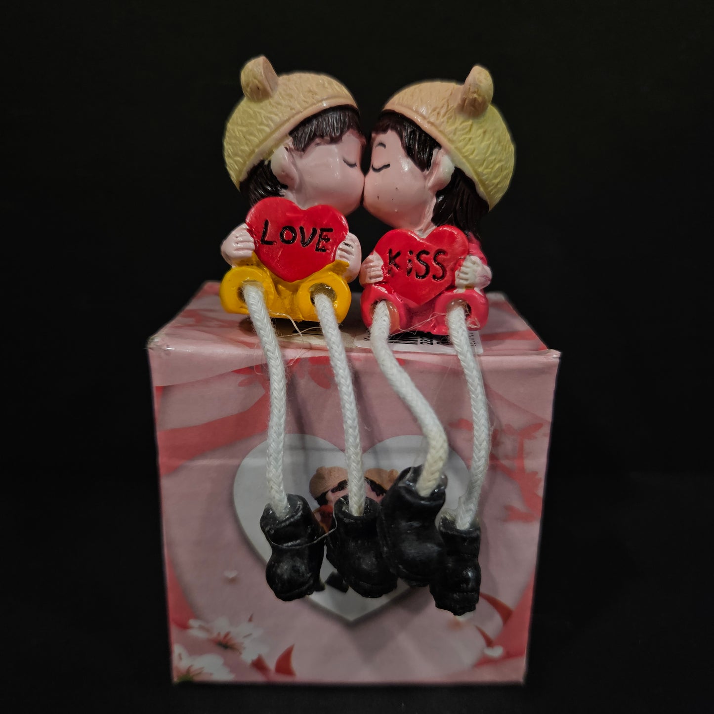 Decorative Miniature Romantic Love Kissing Couple Showpiece Decoration Items Birthday Wedding Gift for Husband Wife