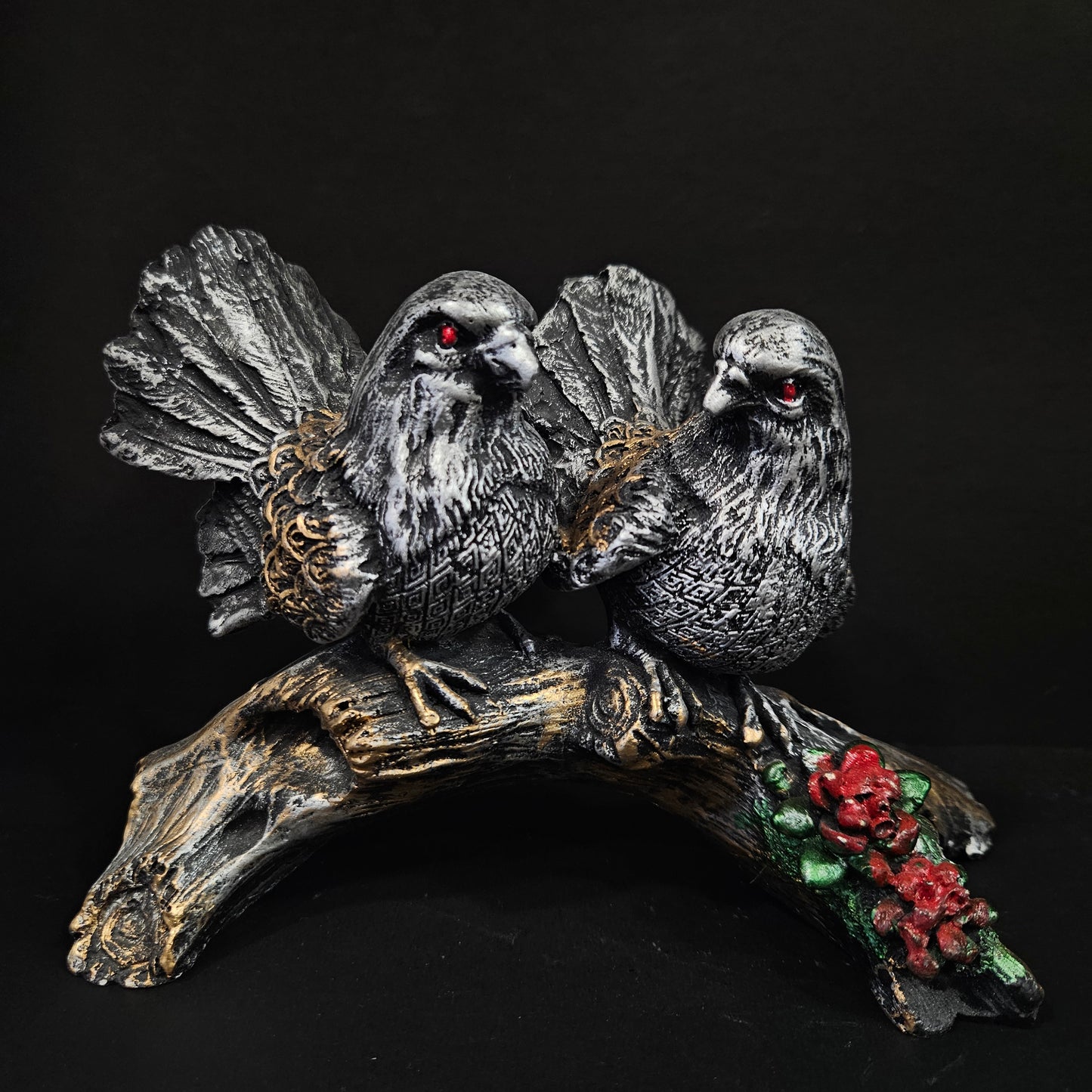 Attractive pigeons on stems with elegant look Showpiece Figurines for home Decor