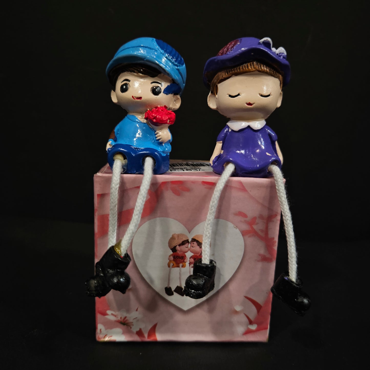 Decorative Miniature Romantic Love Kissing Couple Showpiece Decoration Items Birthday Wedding Gift for Husband Wife