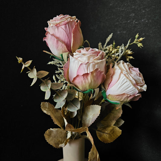 Artificial Dried Finish Rose Floweral Bunch to bring elegant look to your office & home