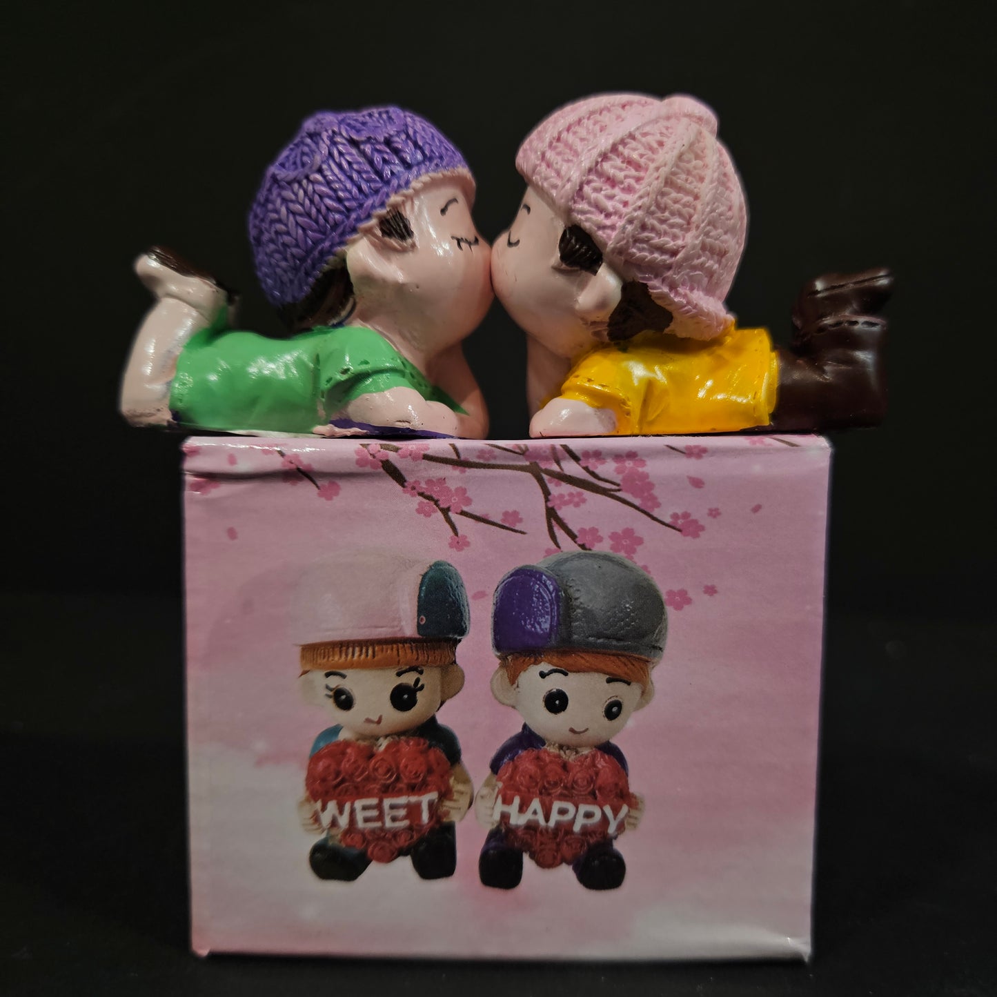 Decorative Miniature Romantic Love Kissing Couple Showpiece Decoration Items Birthday Wedding Gift for Husband Wife