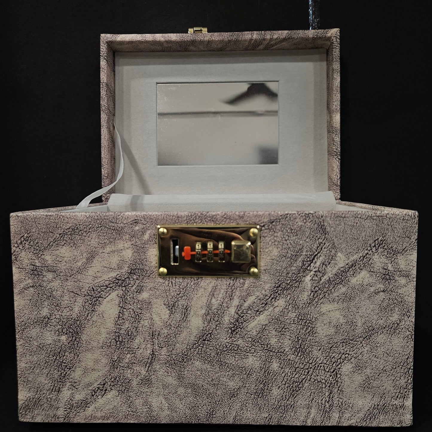 Jewellery Box For Women,Portable Travel Jewellery Organiser Box Small Jewellery Box Organiser For Ring,Earrings & Bracelet with number locking