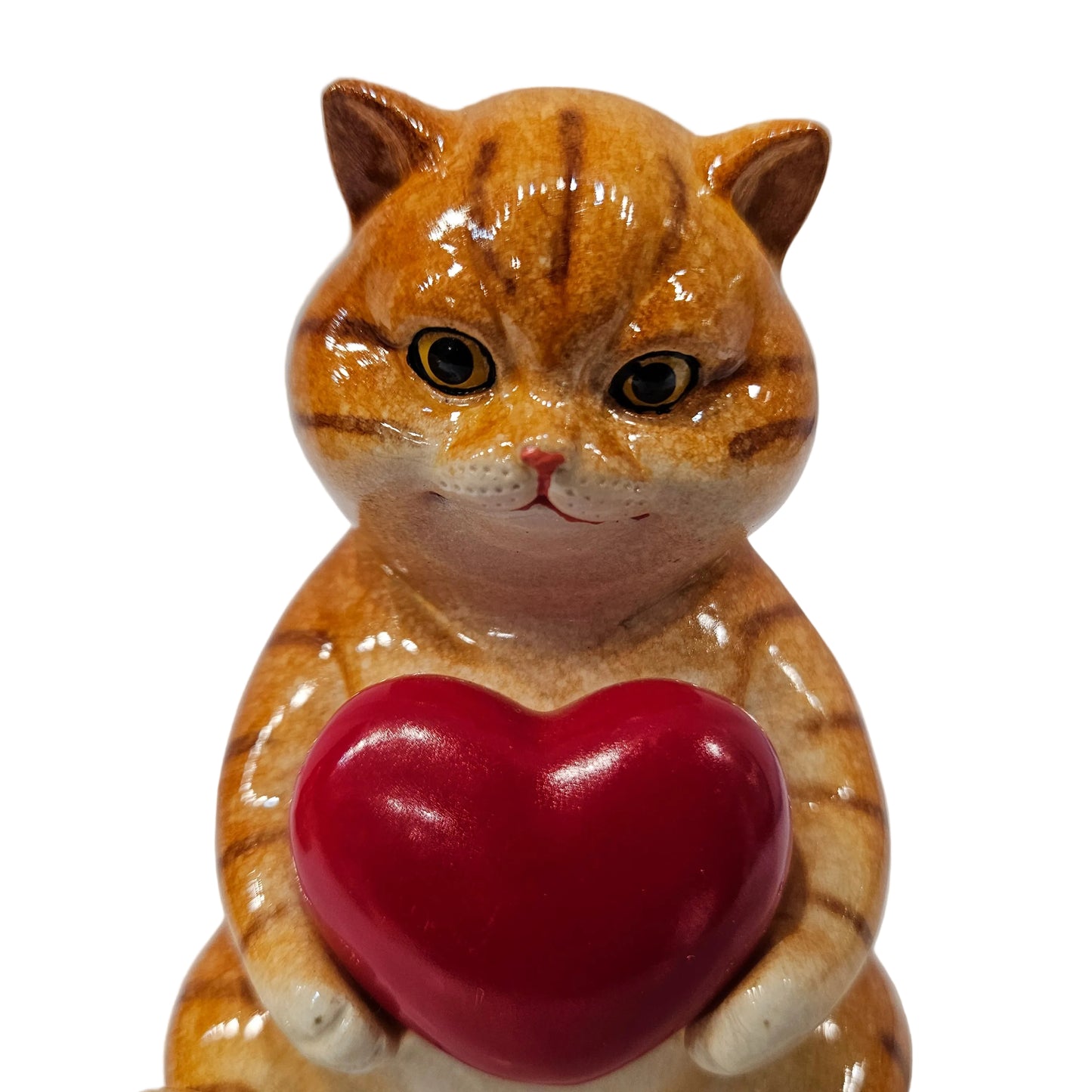 Polyresin Kitten Heart Statue Showpiece for Home Decor and Gifting