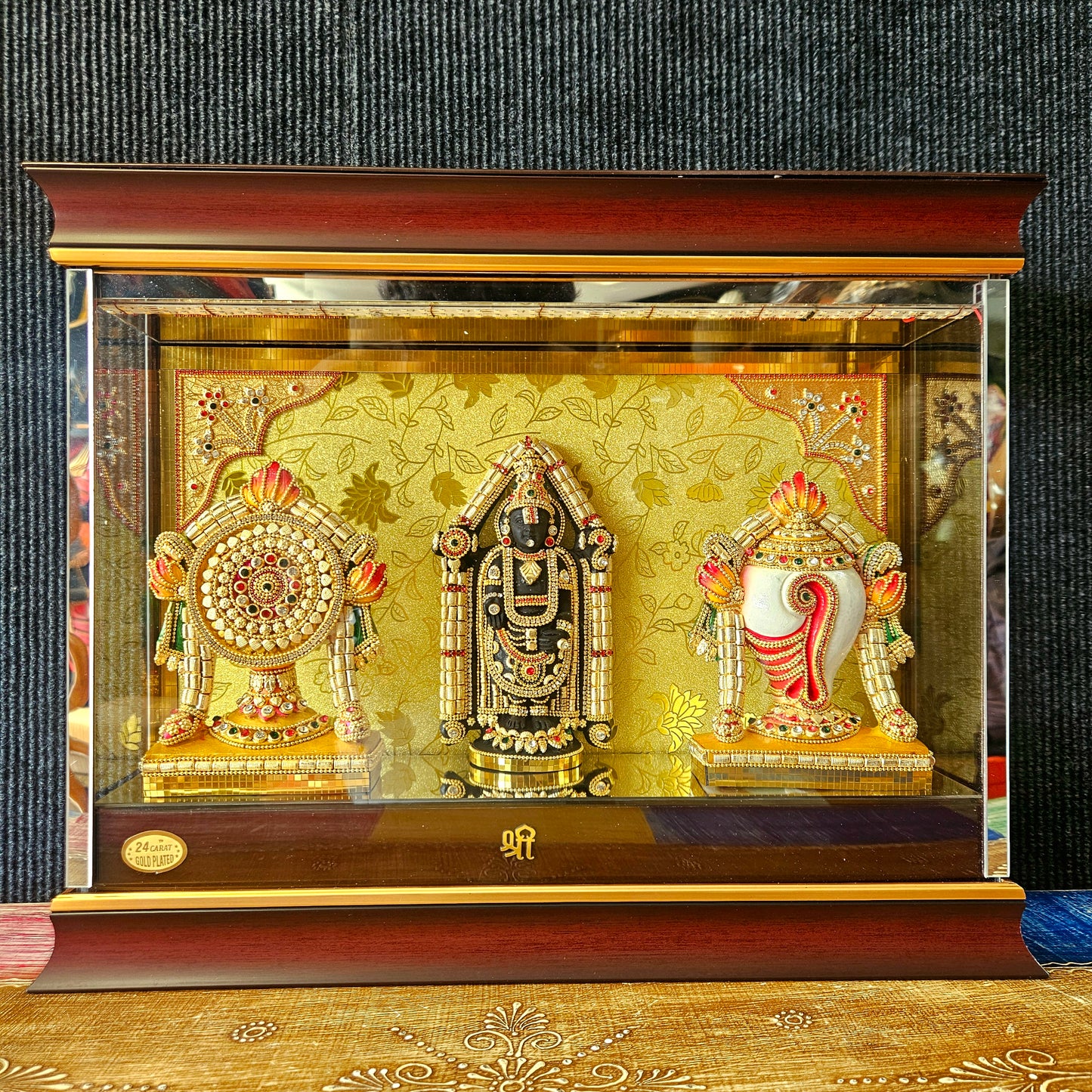 24carats gold Plated Shank Chakra Balaji statue Decorated with attractive stones design transparent protective cabin